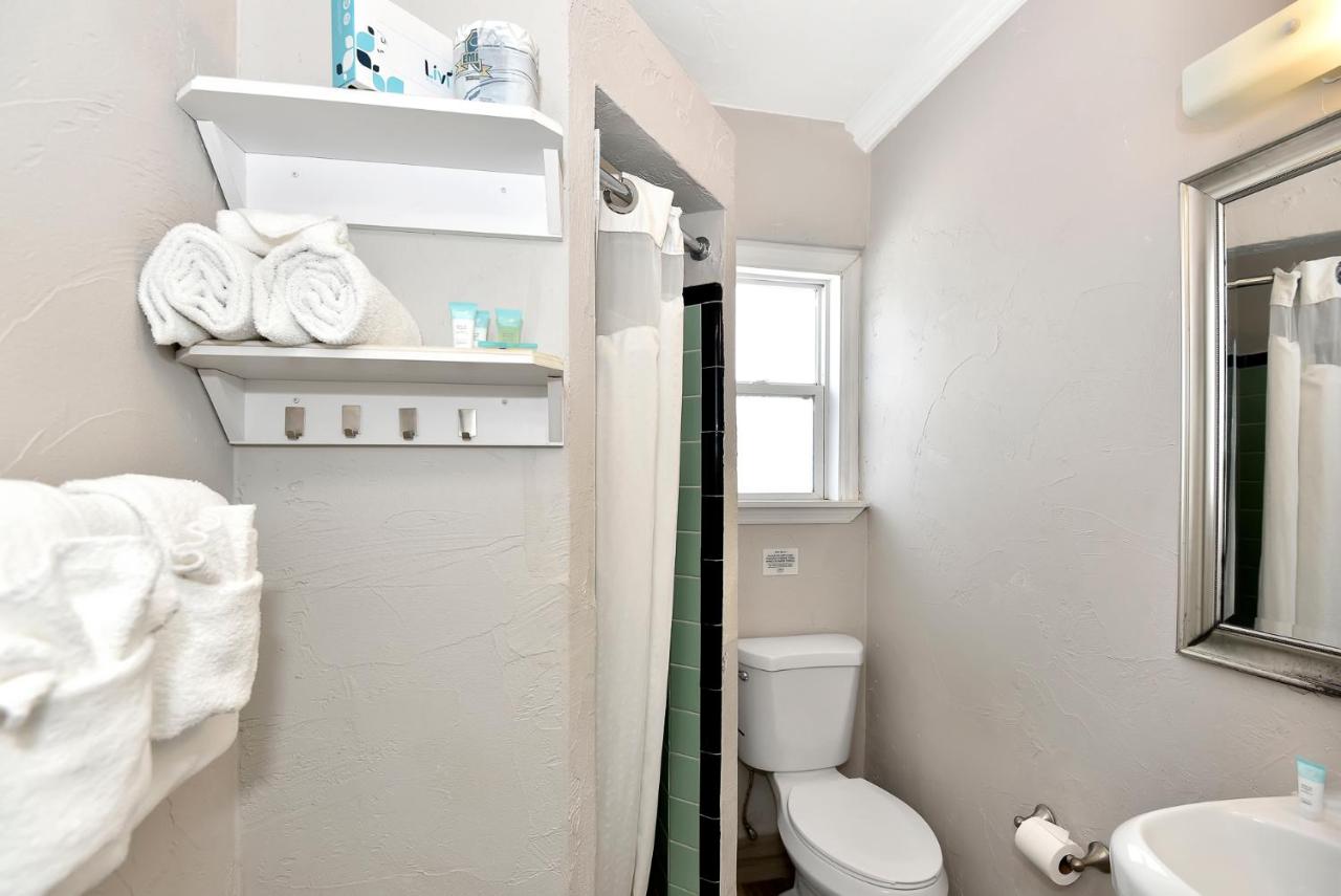  | Shoreline Suites & Cabana Cottages – Beachfront