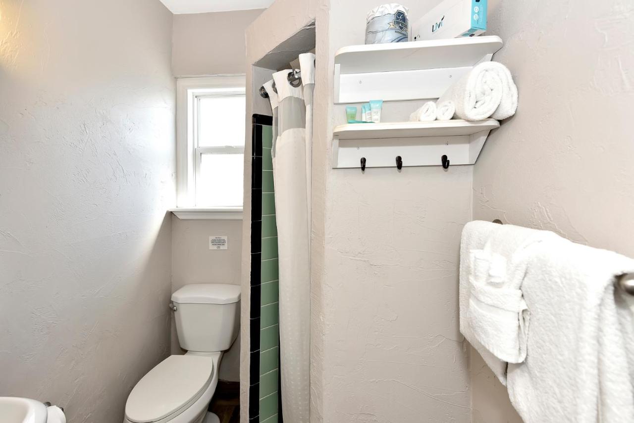  | Shoreline Suites & Cabana Cottages – Beachfront