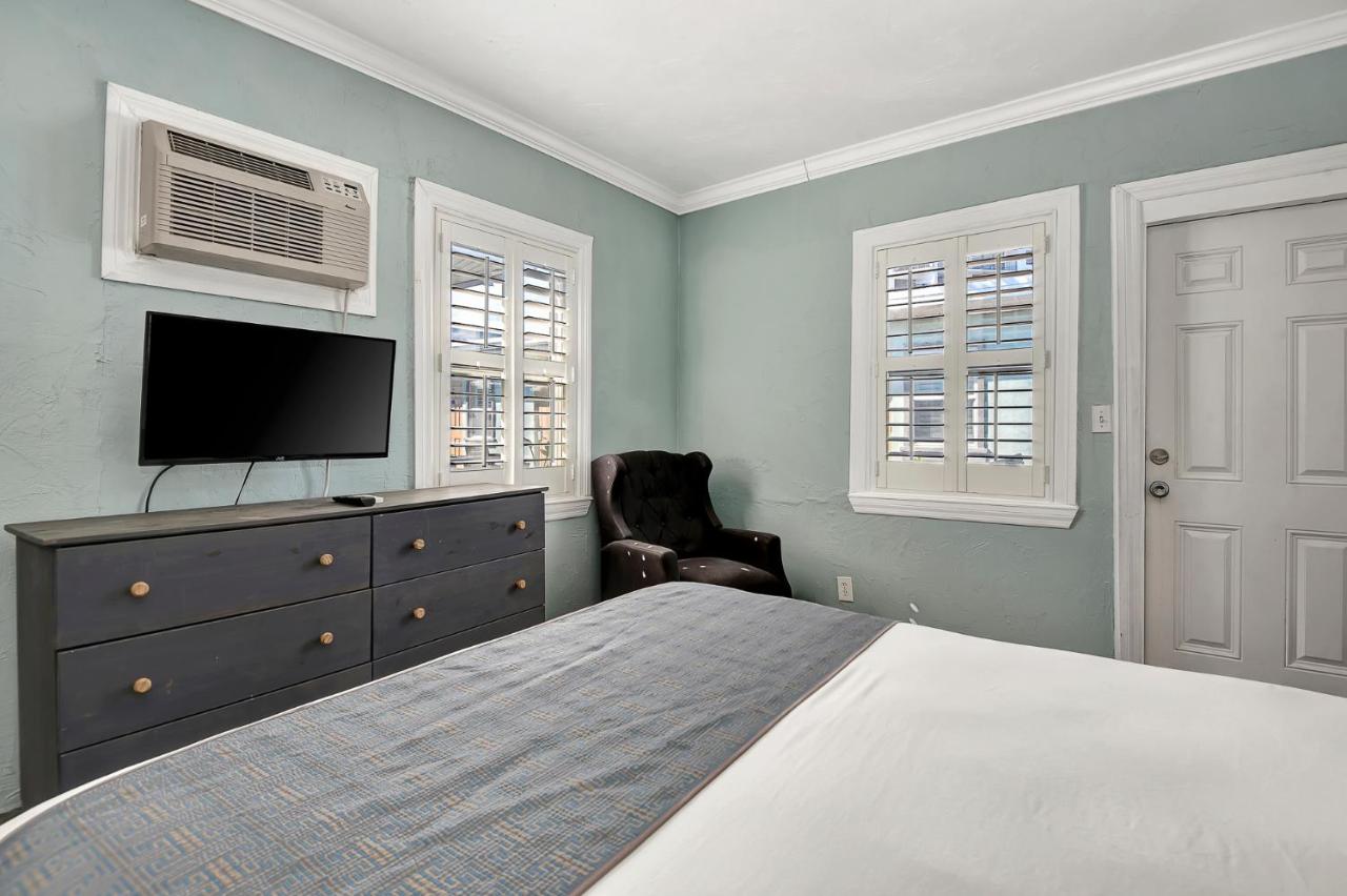  | Shoreline Suites & Cabana Cottages – Beachfront