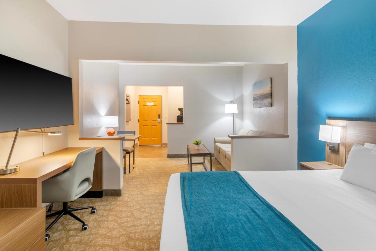 King Suite at EverSpring Suites