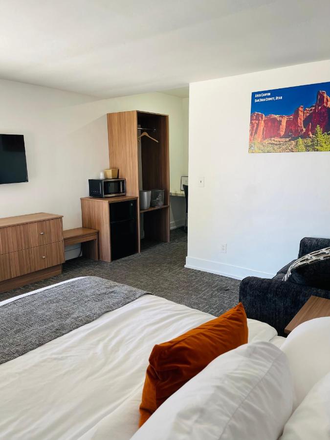  | Blue Sage Inn & Suites