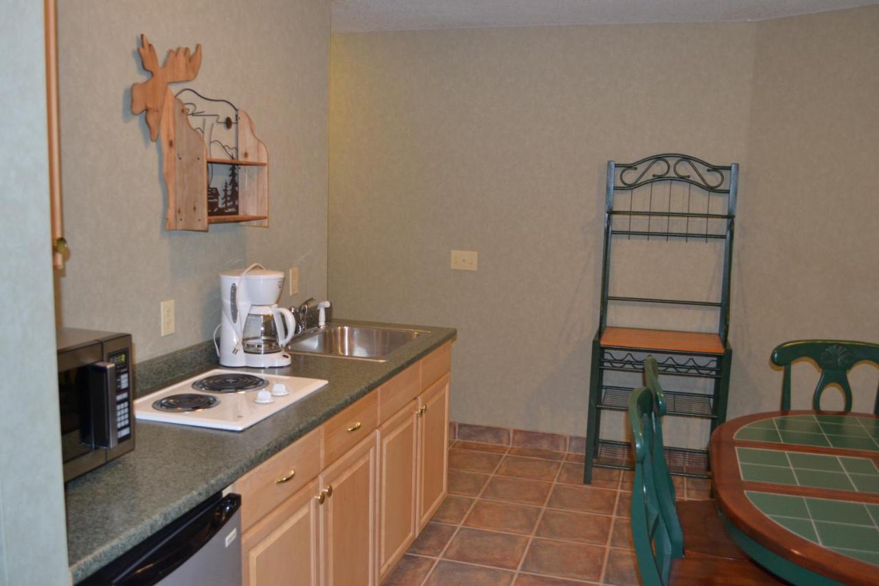 Two-Bedroom Suite at Stafford's Crooked River Lodge & Suites