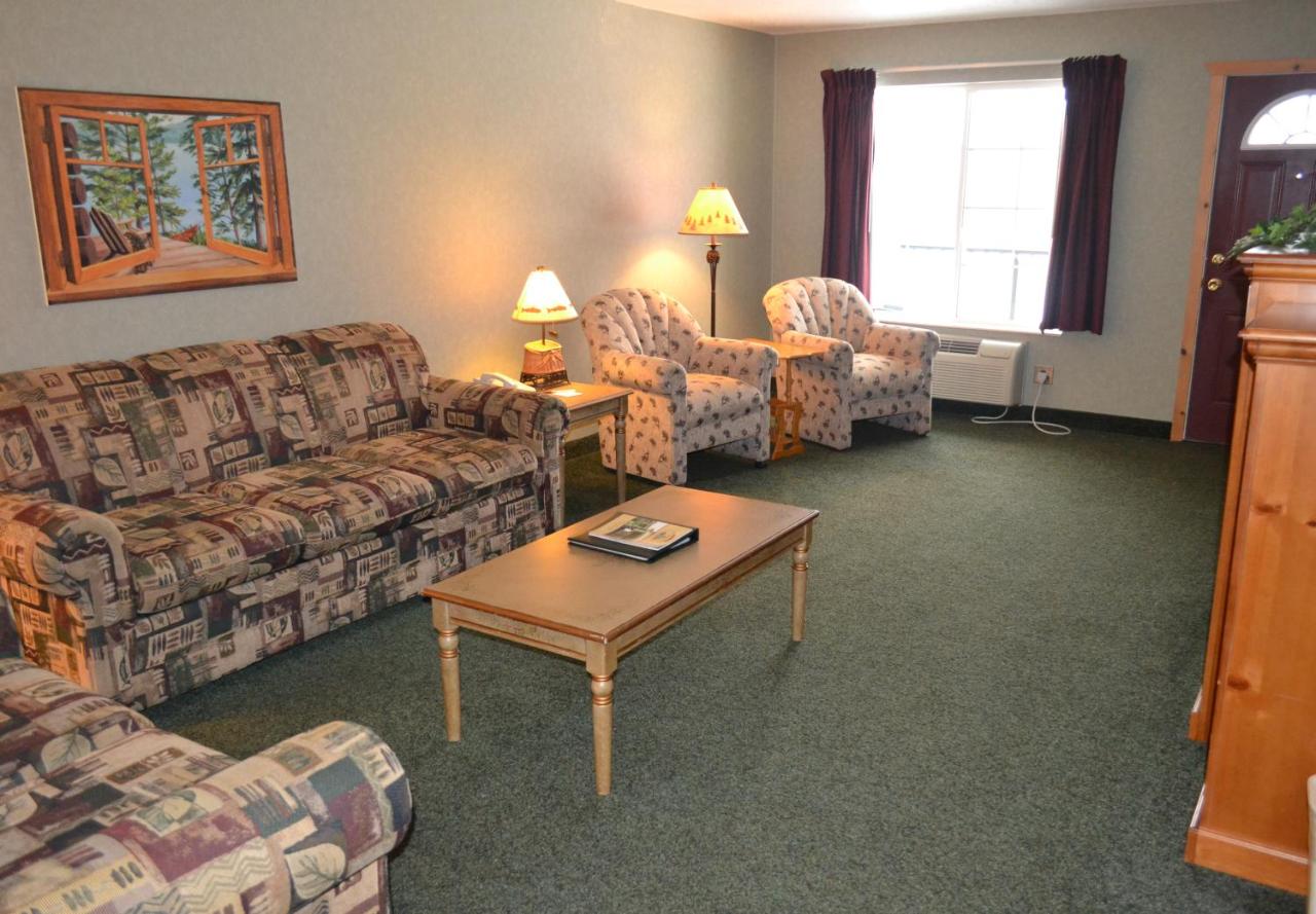 Two-Bedroom Suite at Stafford's Crooked River Lodge & Suites