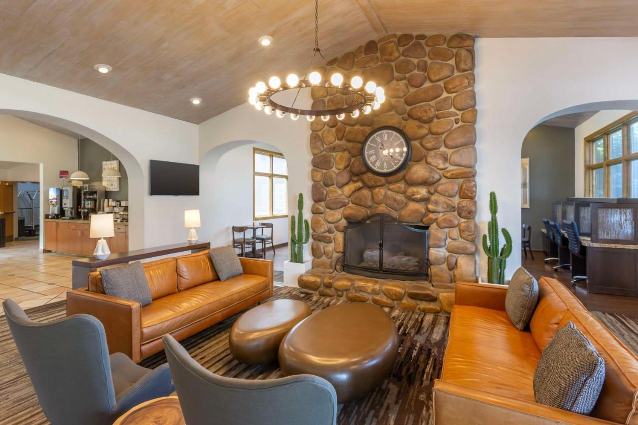 Best Western Plus Cottontree Inn