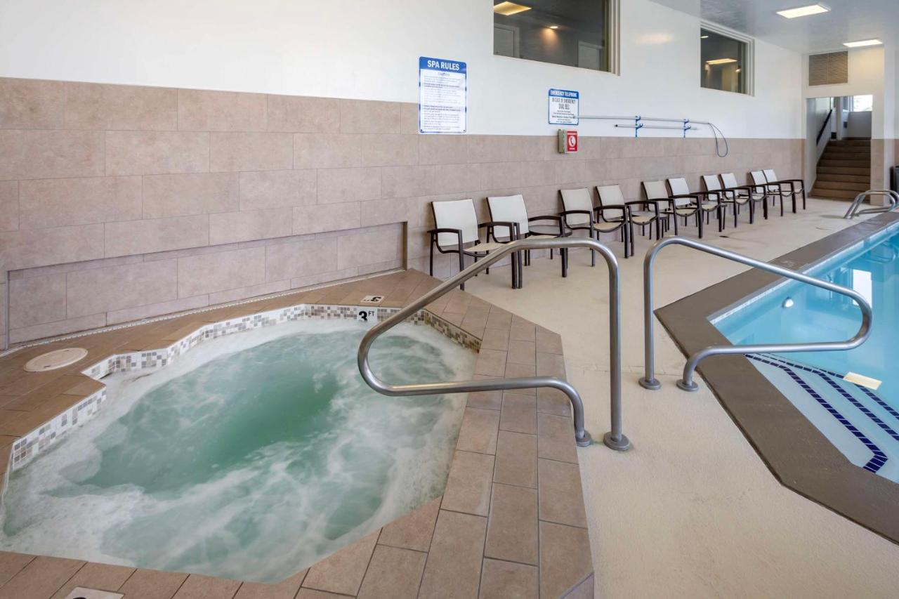 Best Western Plus Cottontree Inn