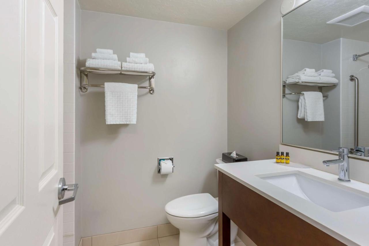 Best Western Plus Cottontree Inn