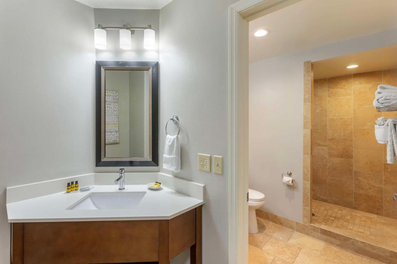 Best Western Plus Cottontree Inn