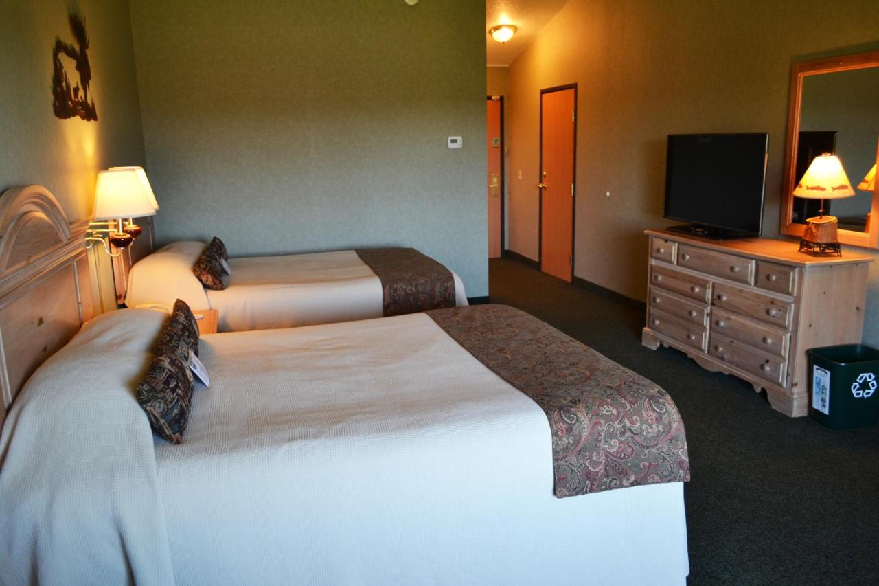 Double Room with Balcony at Stafford's Crooked River Lodge & Suites