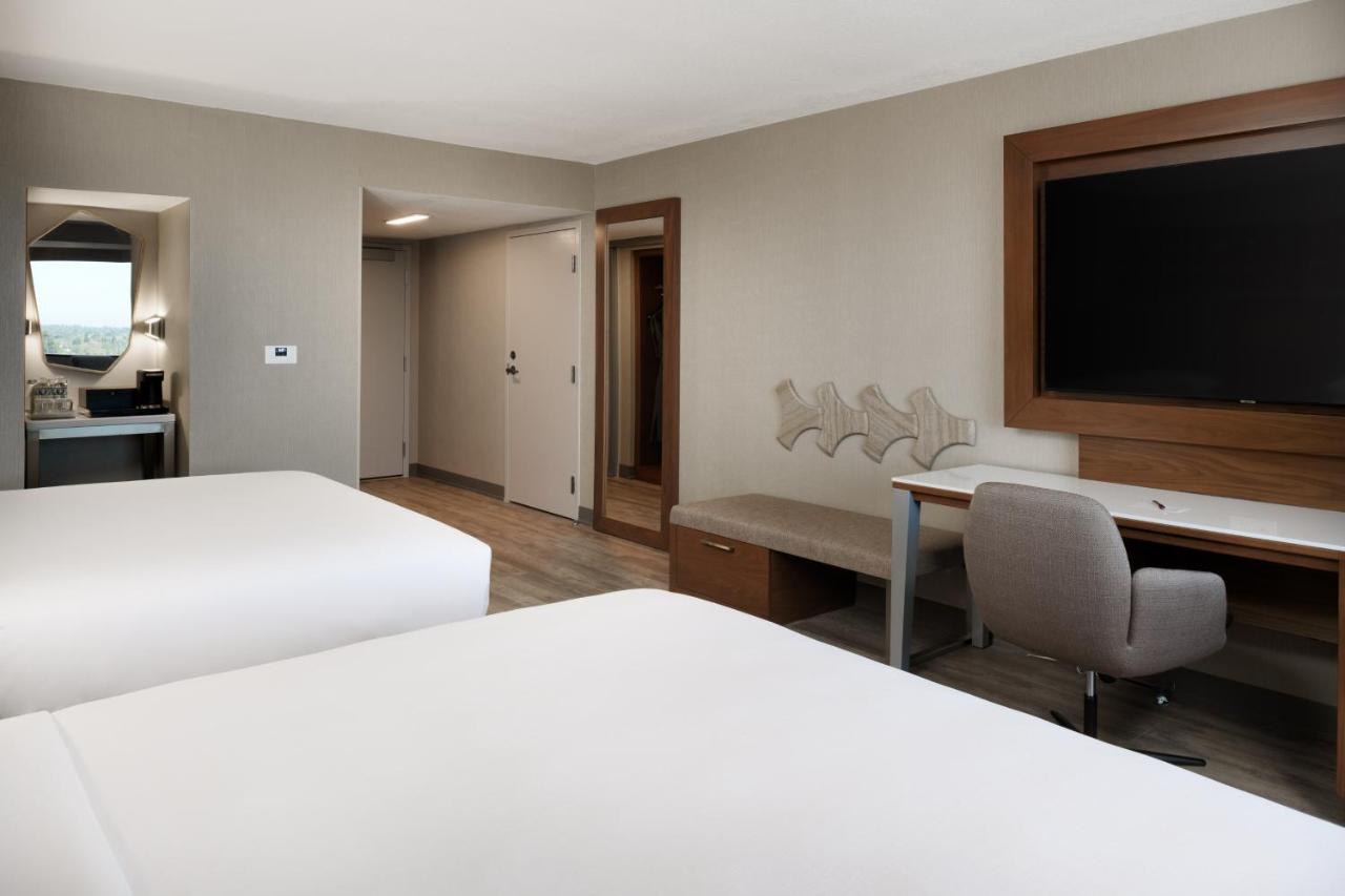 Queen Room with Two Queen Beds at Sacramento Marriott Rancho Cordova