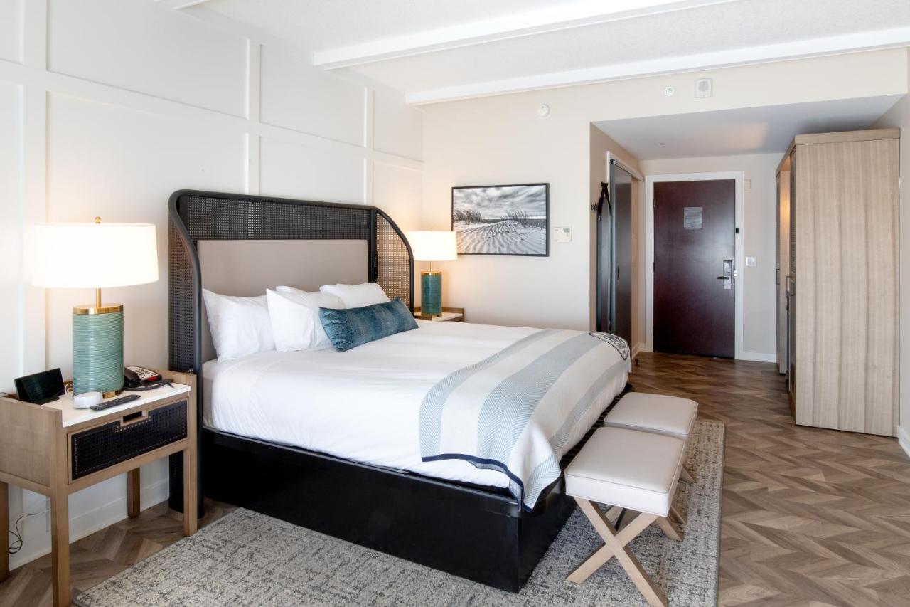 Executive King Room at The Inn At Harbor Shores