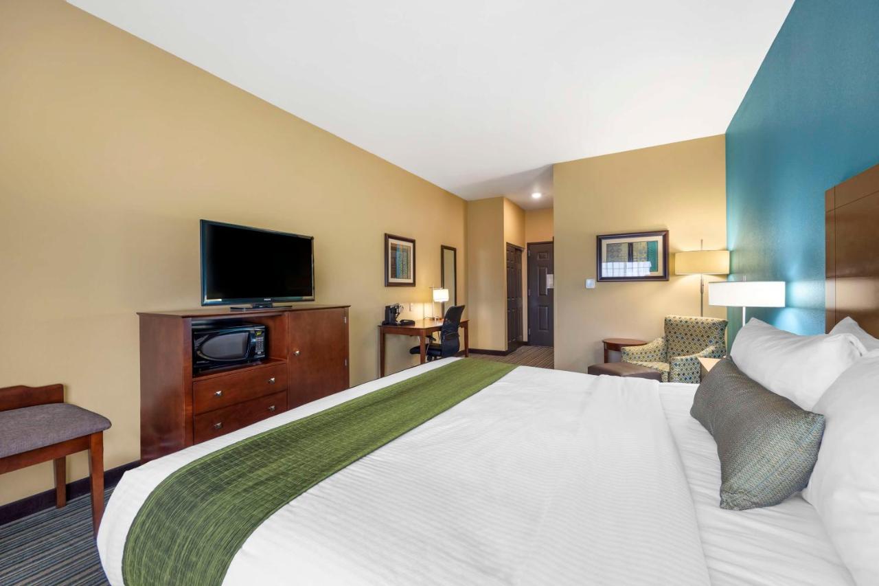 King Room at Best Western Plus Patterson Park Inn