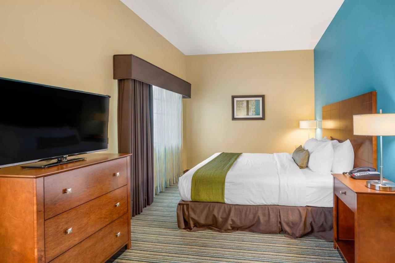 King Suite with Sofa Bed at Best Western Plus Patterson Park Inn