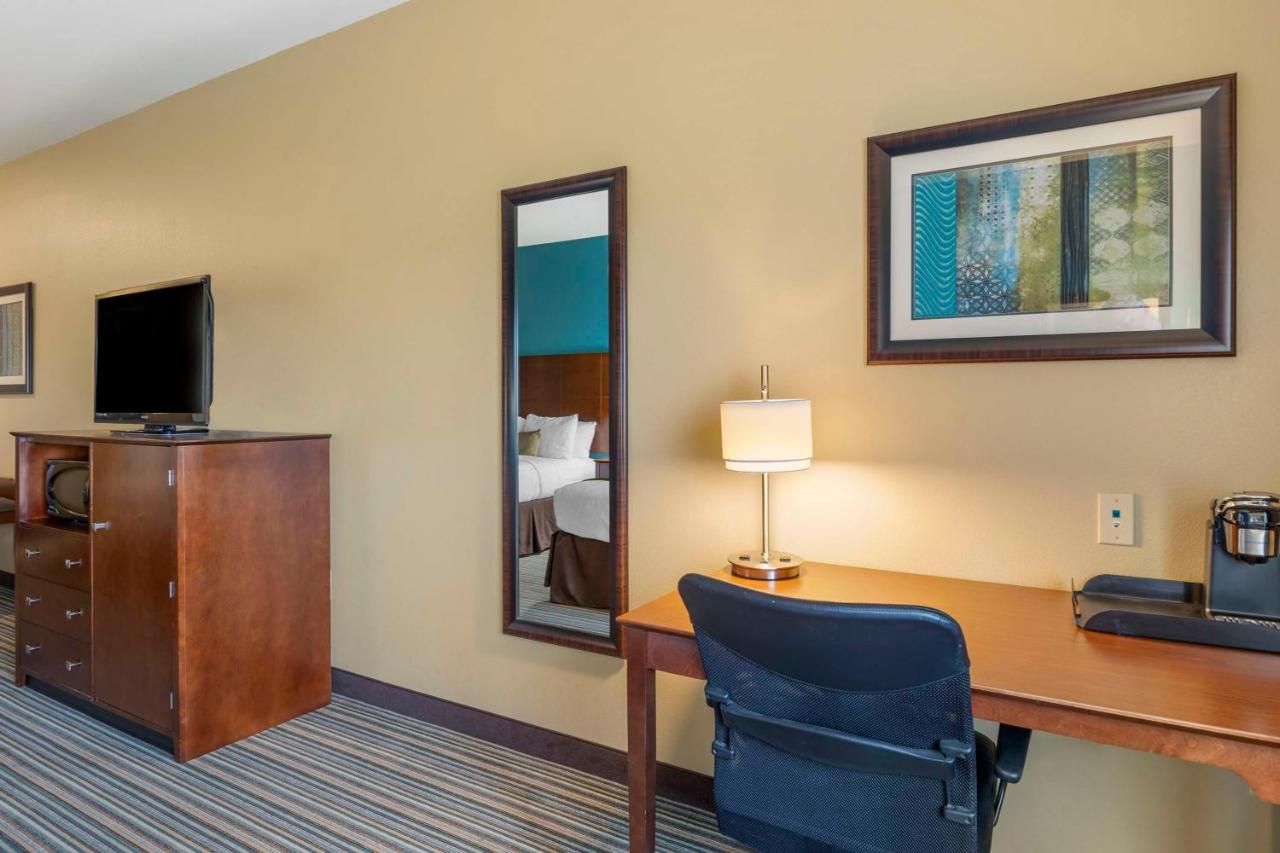 Queen Room with Two Queen Beds at Best Western Plus Patterson Park Inn