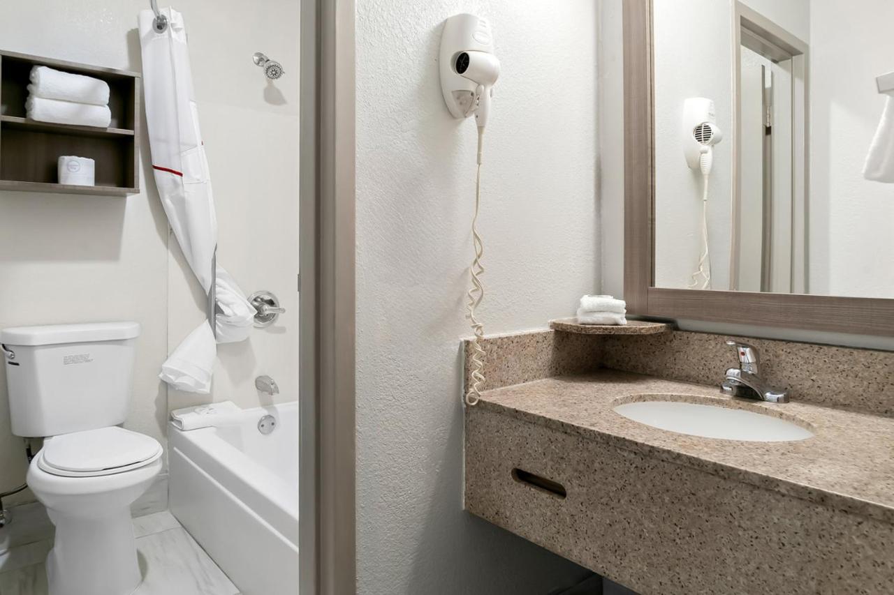 | Baymont by Wyndham Auburn Hills