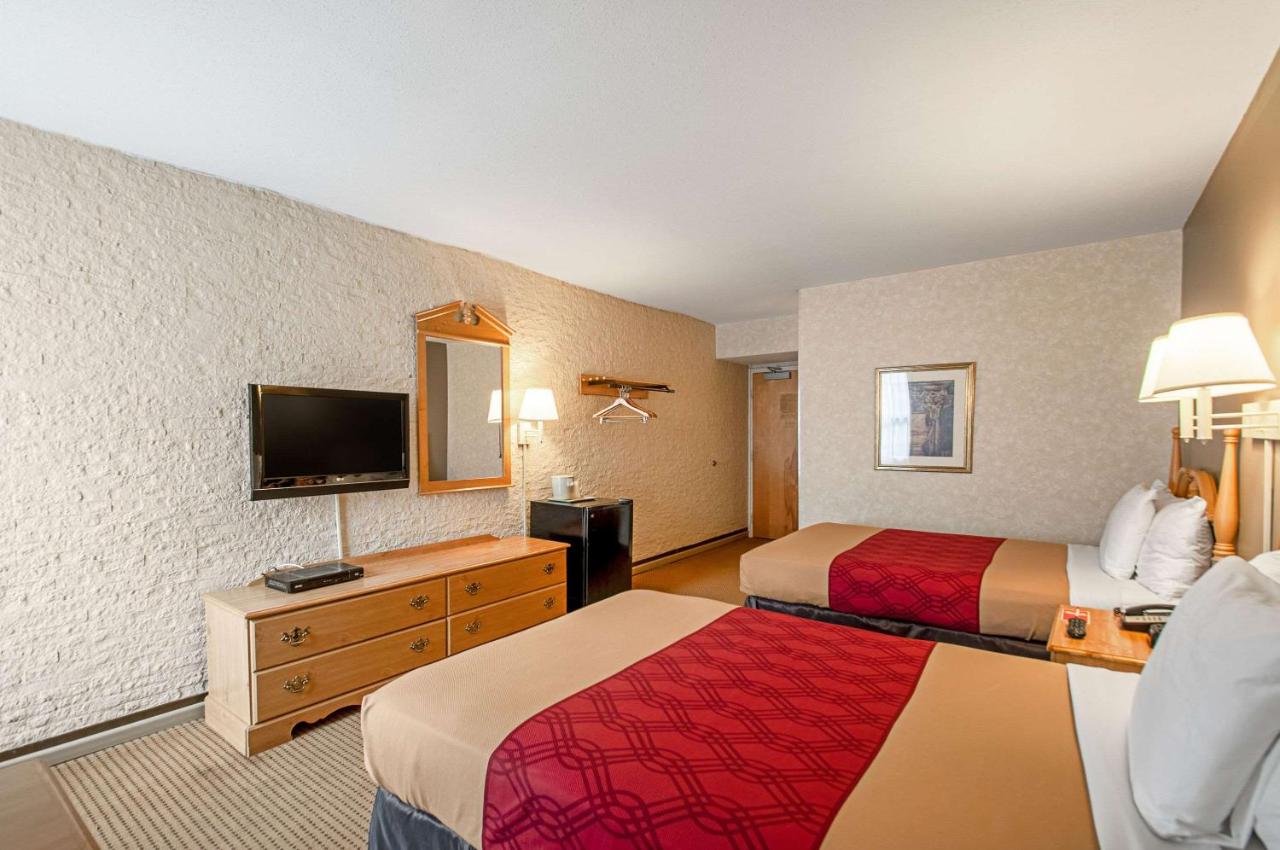 Family Double Room at Econo Lodge Metro