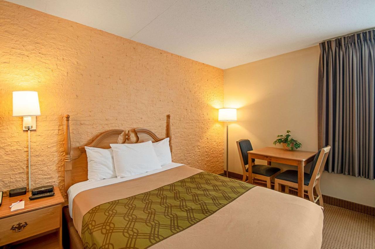 Queen Room - Non-Smoking at Econo Lodge Metro