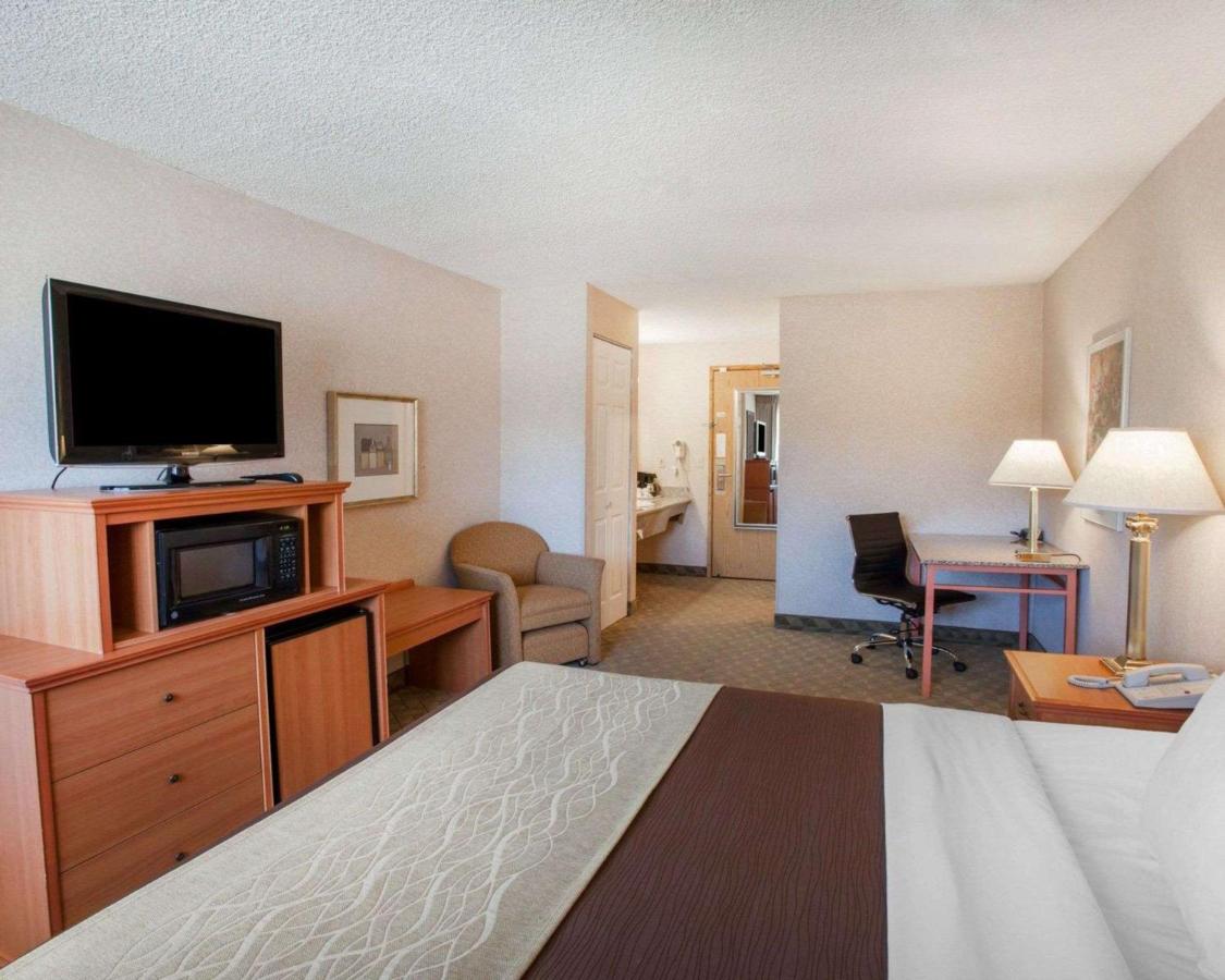 King Room - Non-Smoking at Quality Inn Kirkland