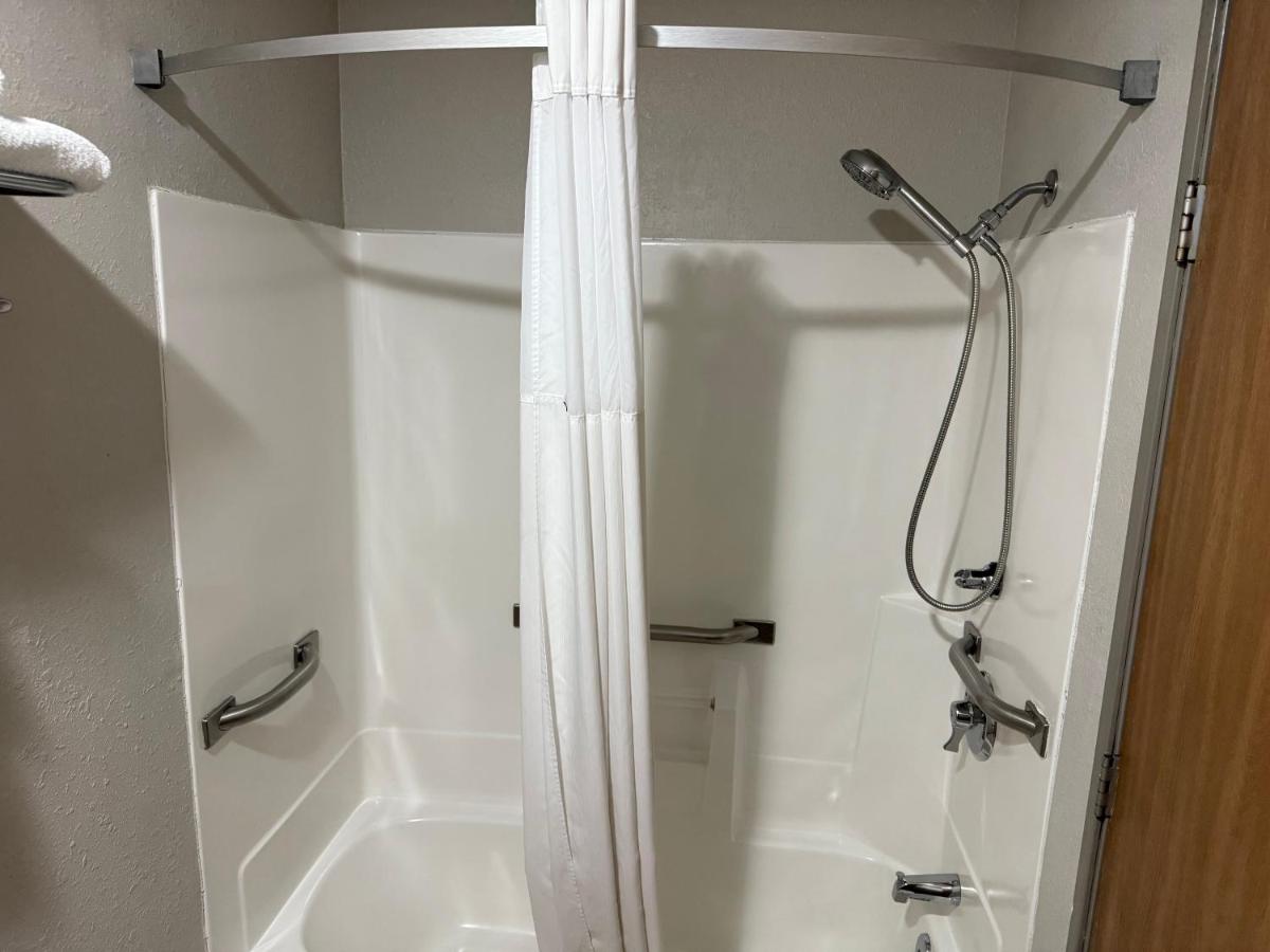 King Room - Disability Access/Non-Smoking at Days Inn by Wyndham Muncie -Ball State University