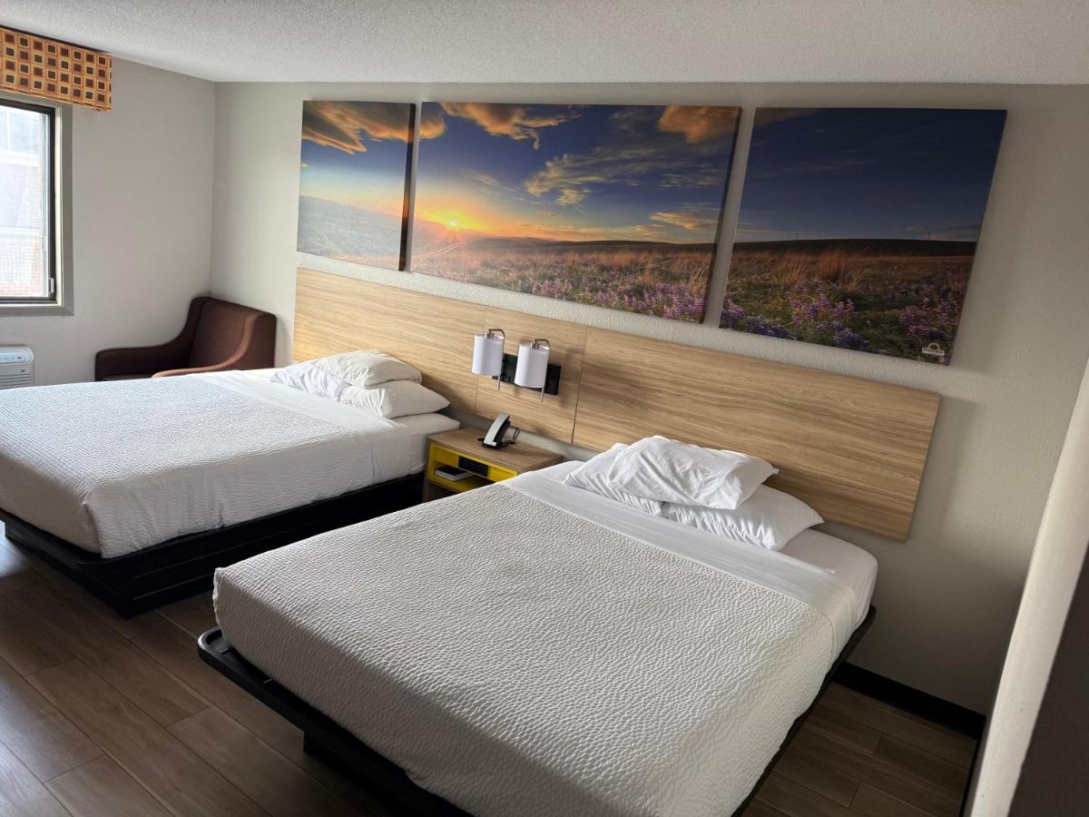 Queen Room with Two Queen Beds - Non-Smoking at Days Inn by Wyndham Muncie -Ball State University