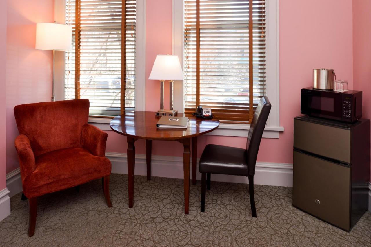 | Montvale Hotel