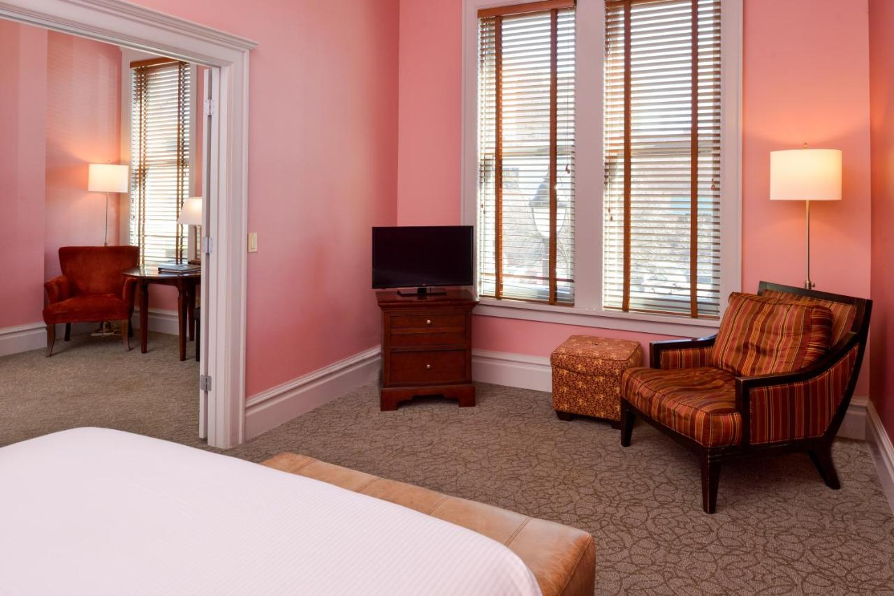 Queen Suite at Montvale Hotel