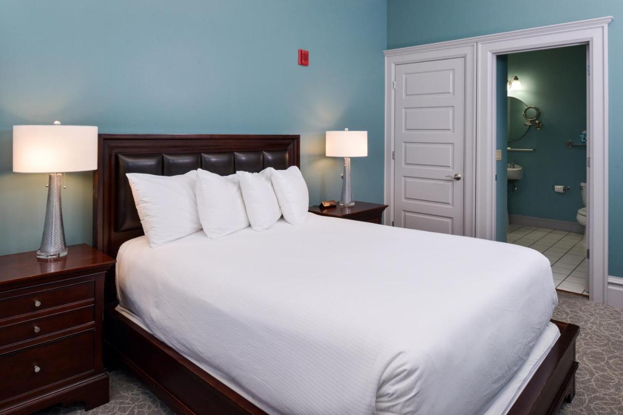 Queen Room - Disability Access at Montvale Hotel