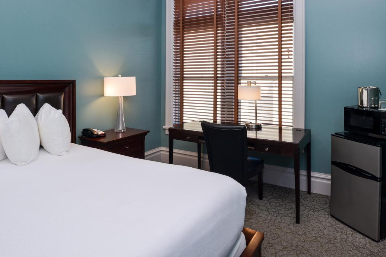 Queen Room - Disability Access at Montvale Hotel