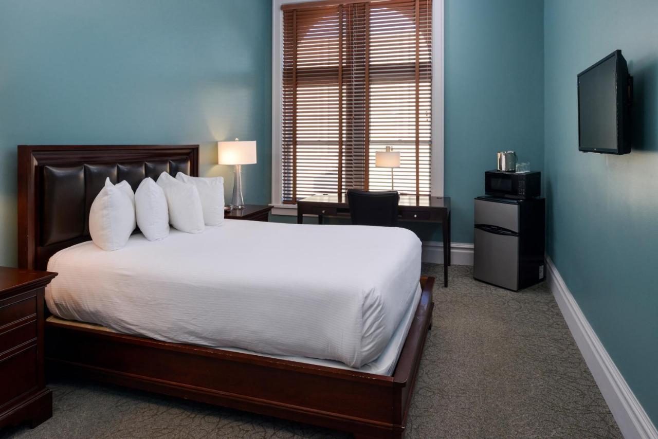 | Montvale Hotel
