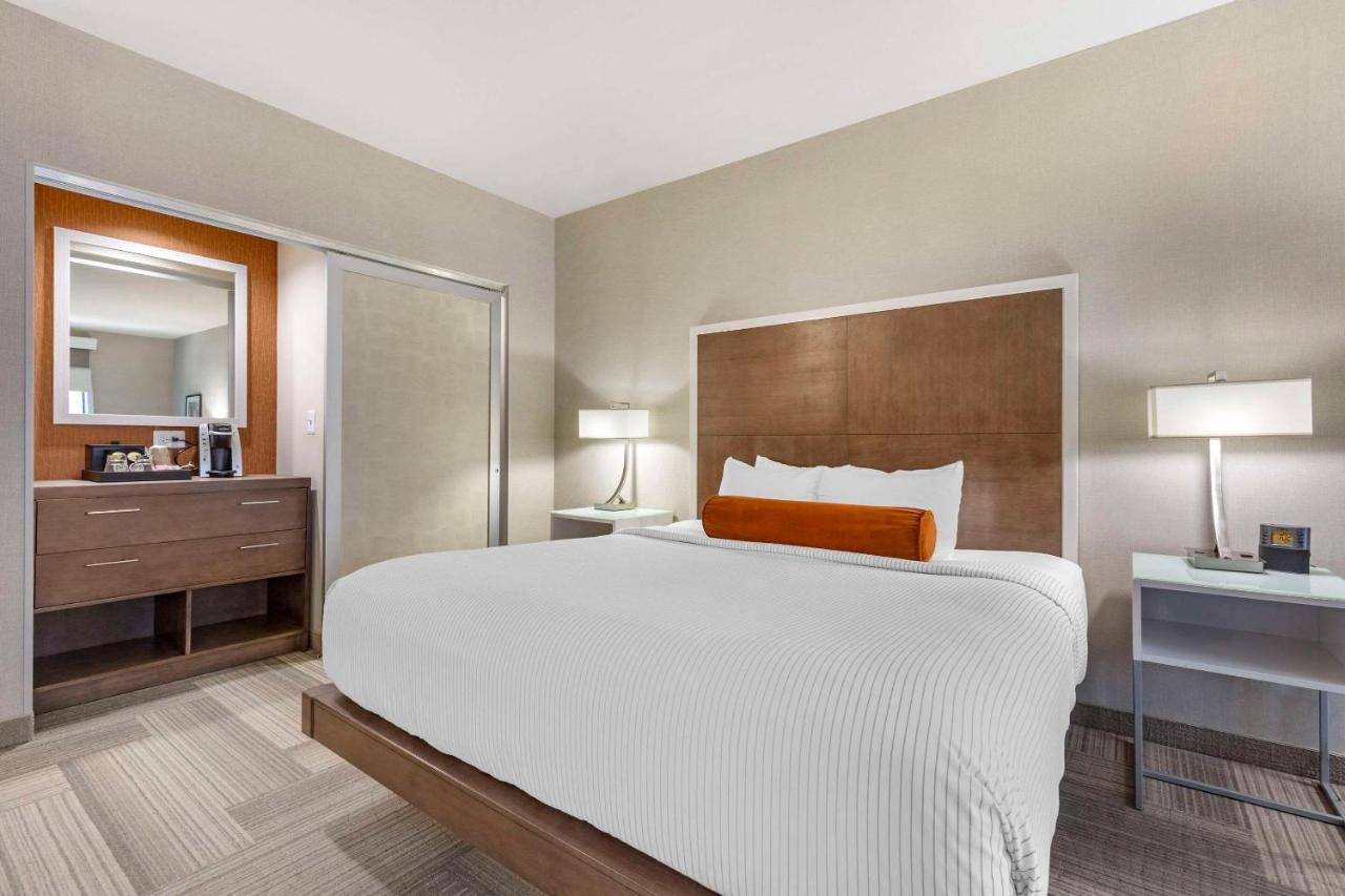 King Tower Room - Non Smoking at Cambria Hotel Rockville