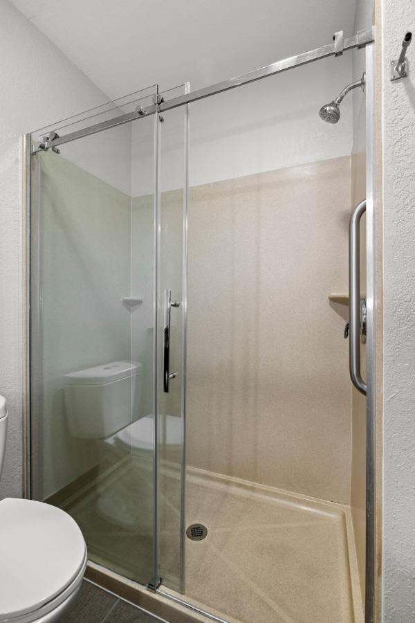 King Room at Clarion Pointe Lakeland I-4