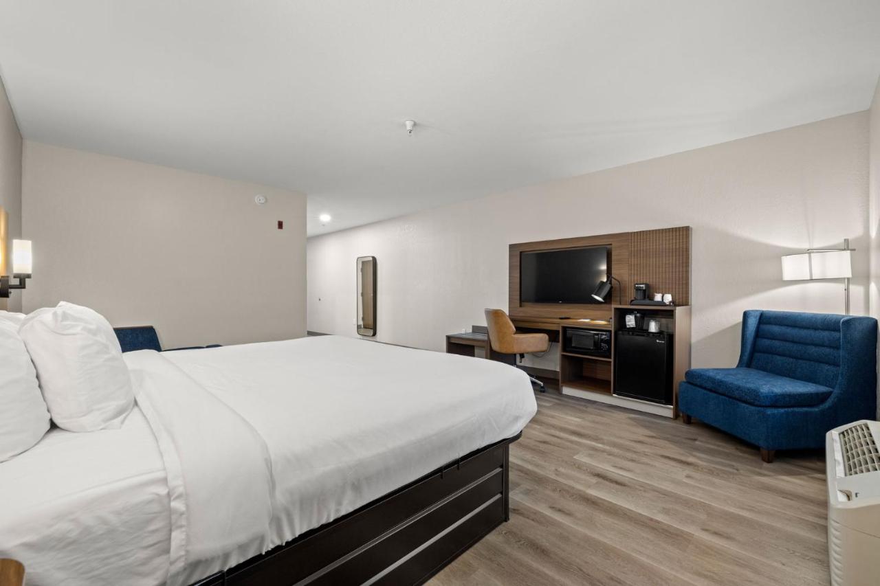 King Suite - Accessible/Non-Smoking at Clarion Pointe Lakeland I-4