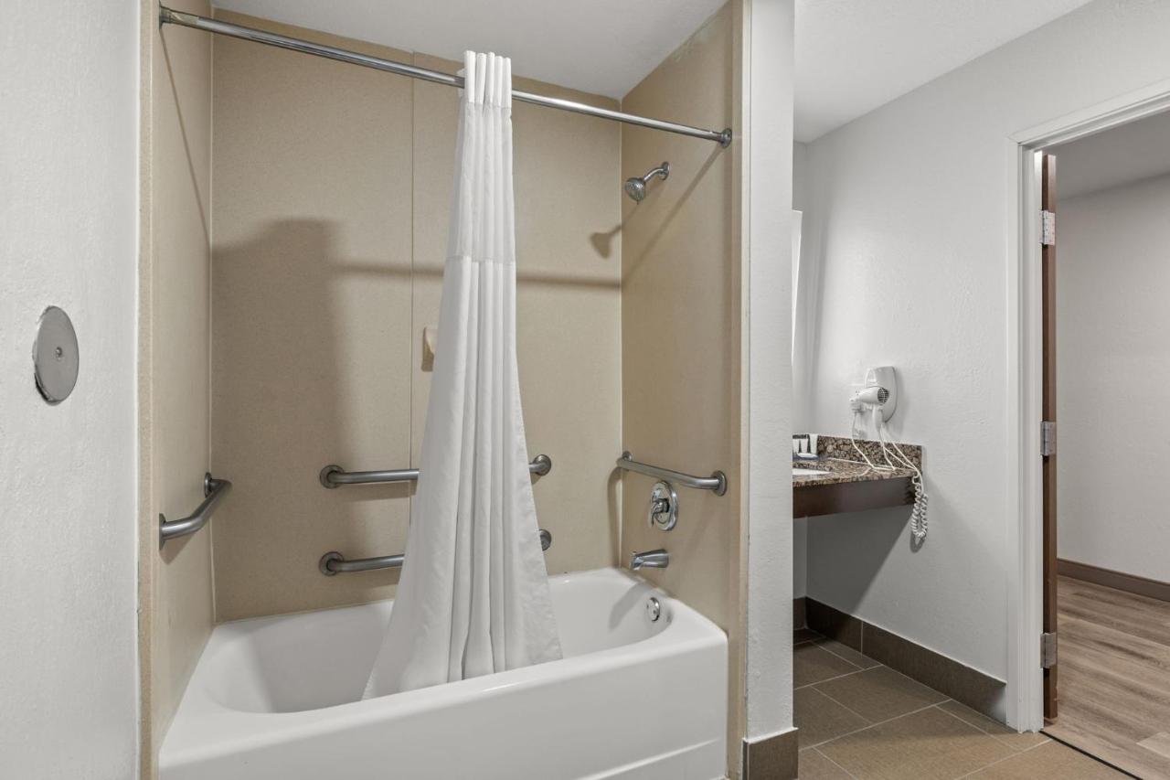 King Suite - Accessible/Non-Smoking at Clarion Pointe Lakeland I-4