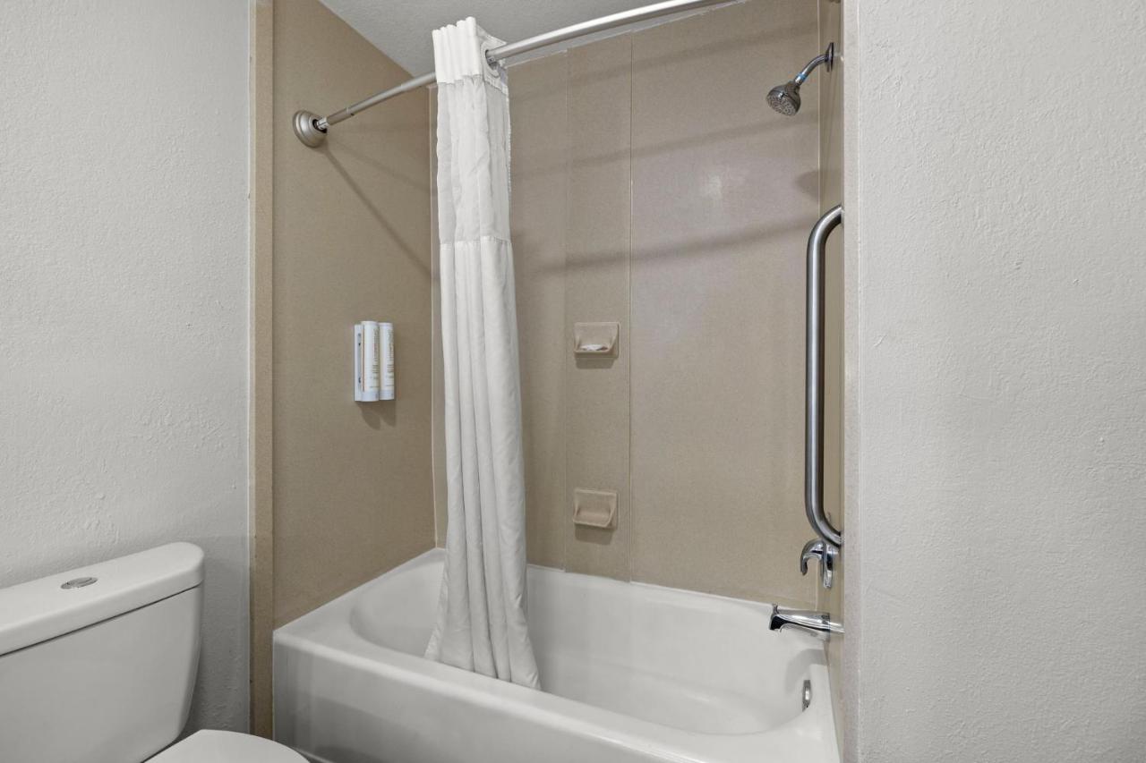 King Room at Clarion Pointe Lakeland I-4
