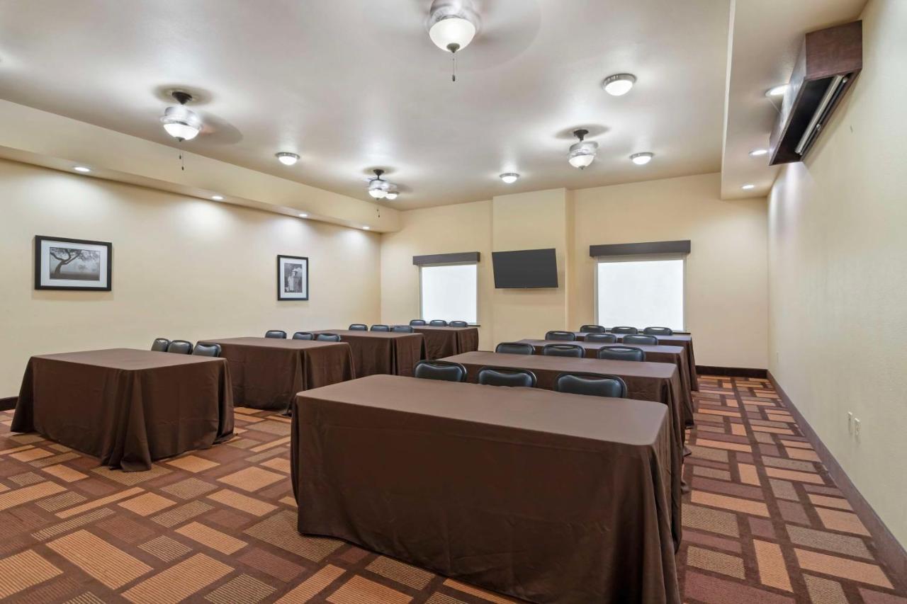 | Best Western Plus Goliad Inn & Suites