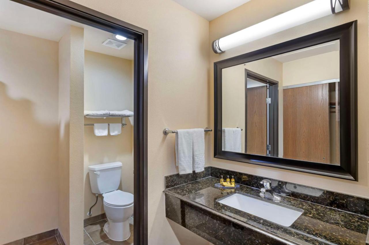 | Best Western Plus Goliad Inn & Suites