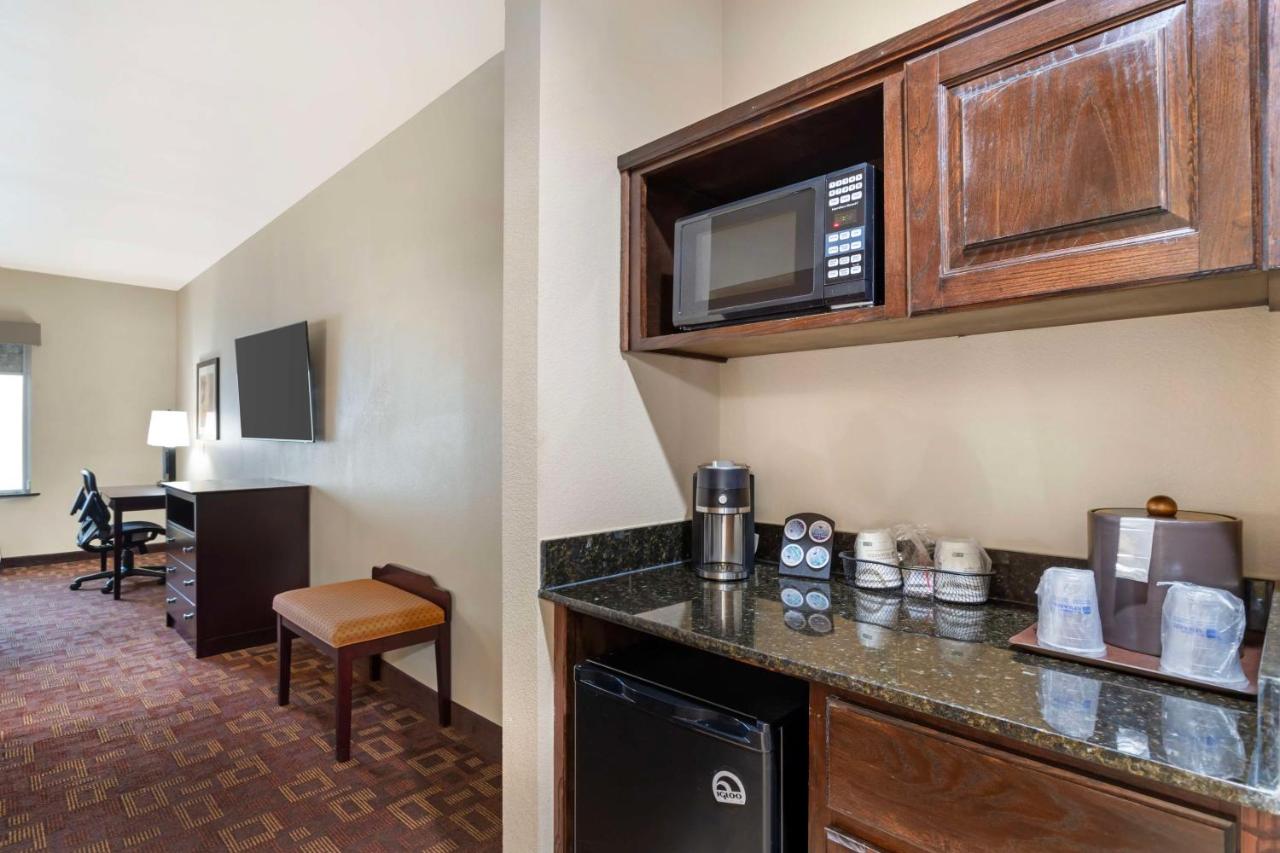 | Best Western Plus Goliad Inn & Suites
