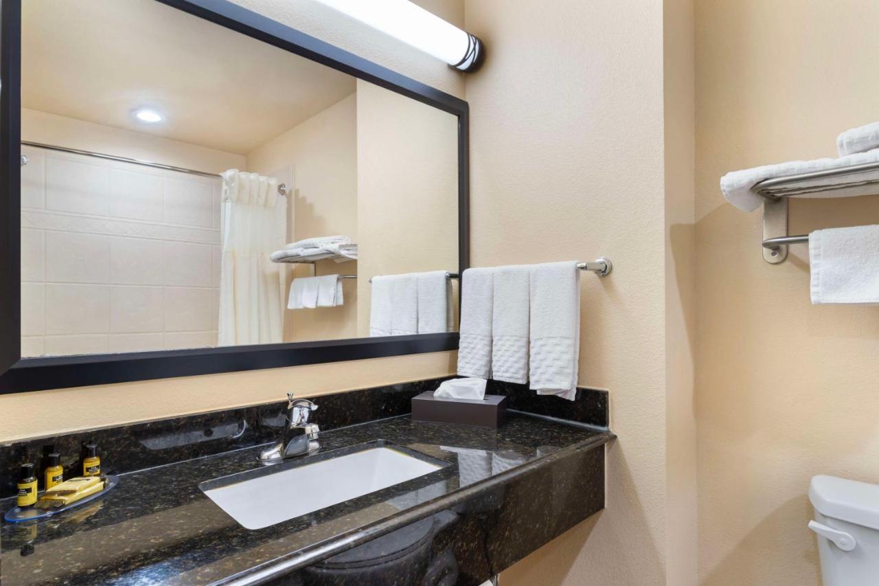 | Best Western Plus Goliad Inn & Suites