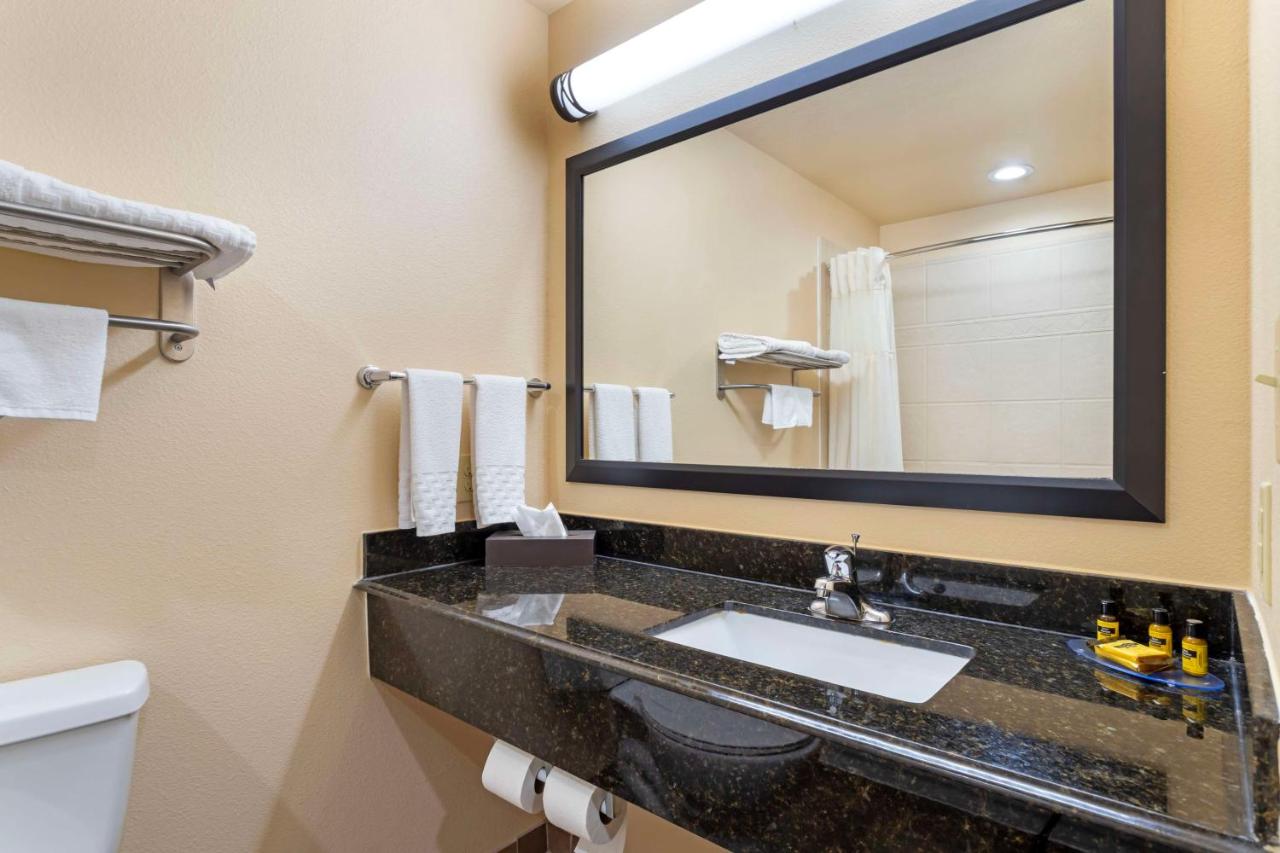 | Best Western Plus Goliad Inn & Suites