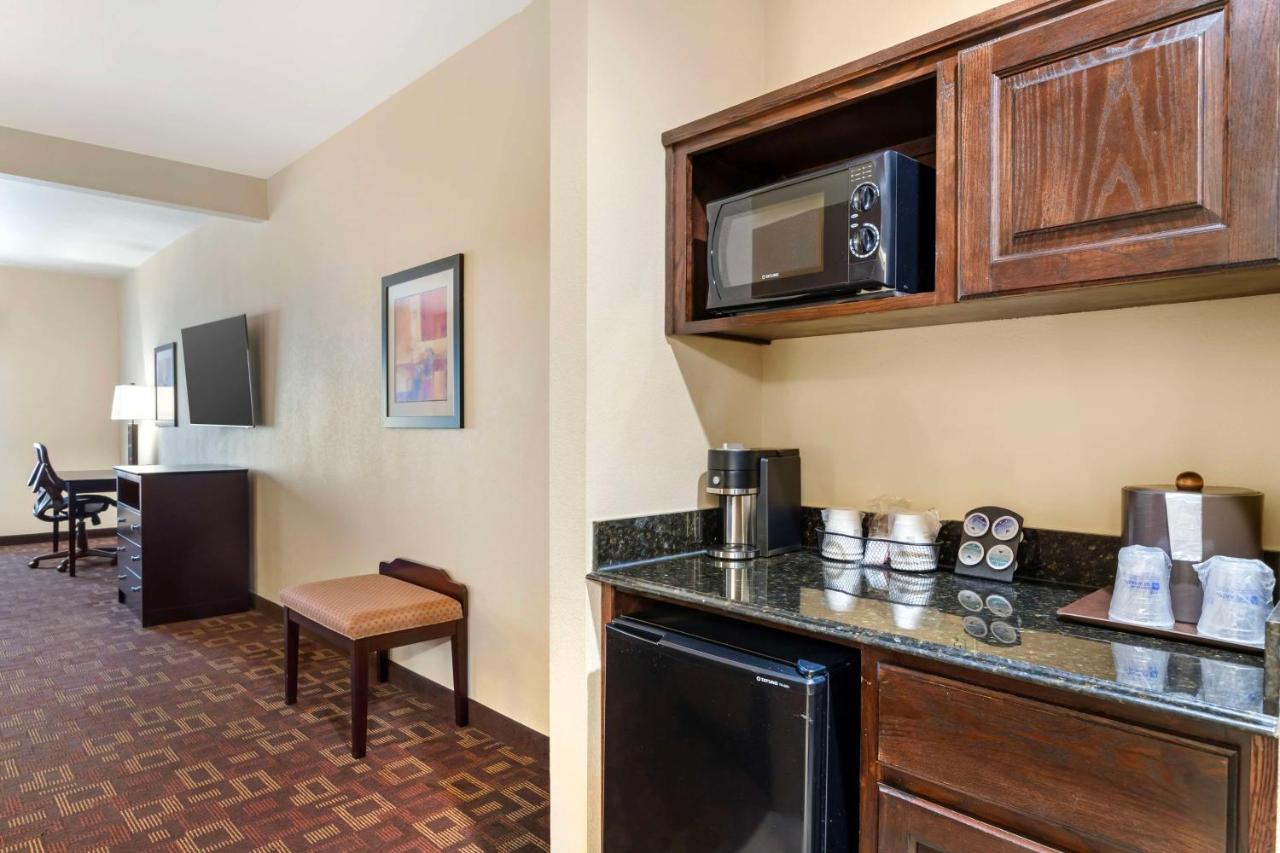 | Best Western Plus Goliad Inn & Suites