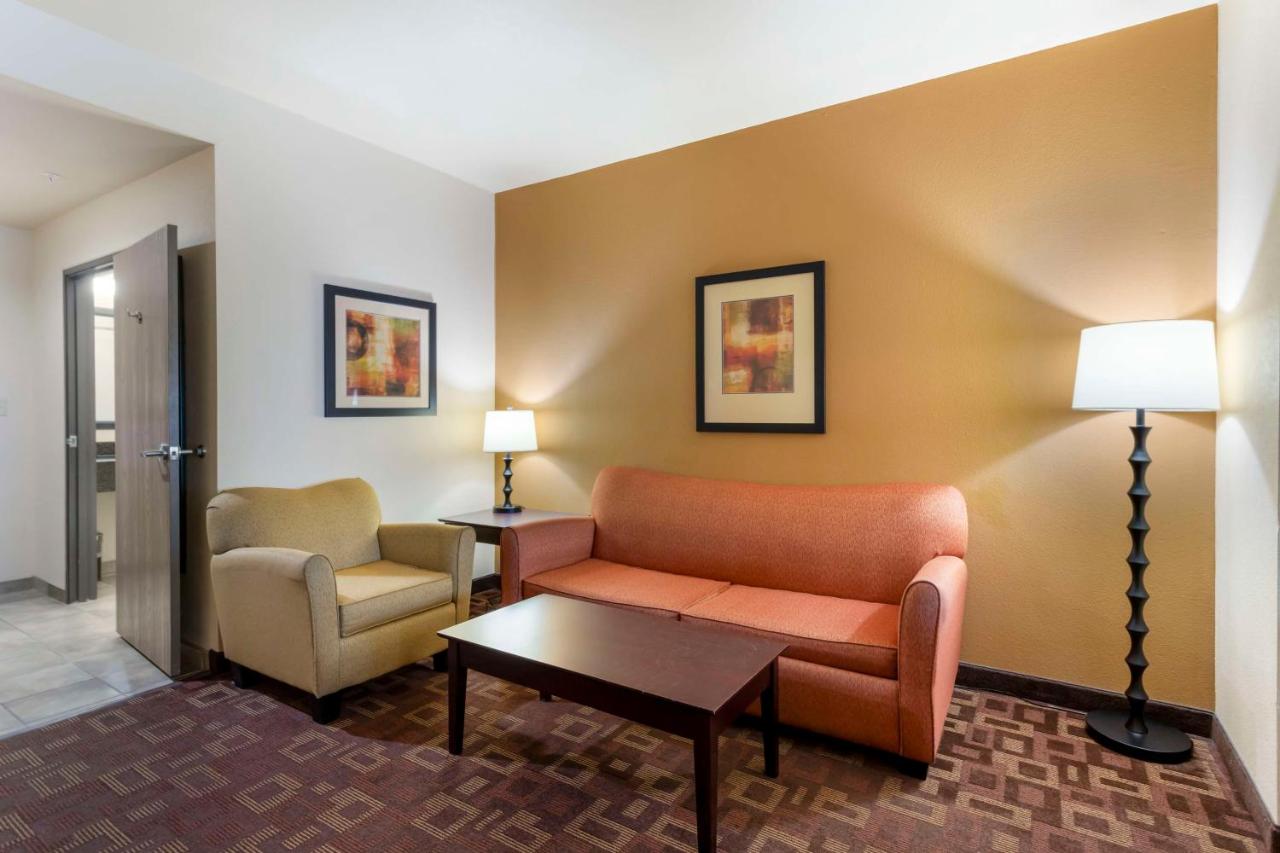 Queen Suite - Disability Access at Best Western Plus Goliad Inn & Suites