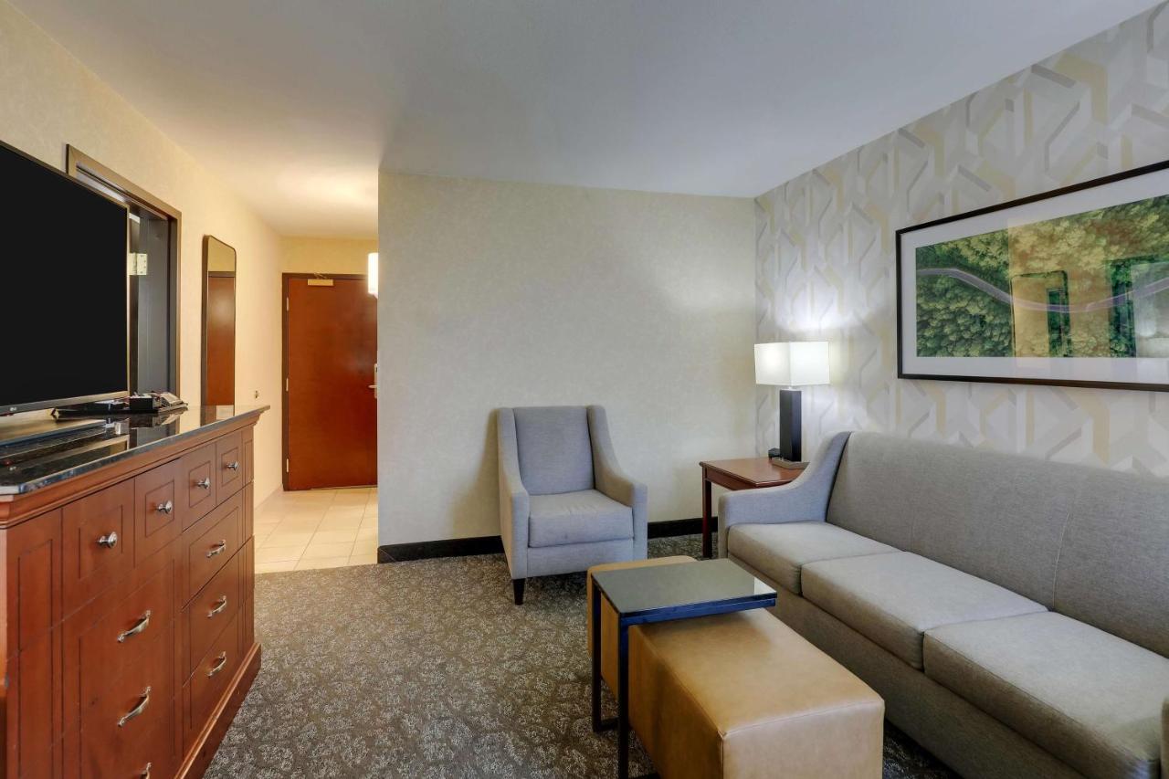 King Suite with Sofa Bed - Accessible, Tub at Drury Inn & Suites Charlotte University Place
