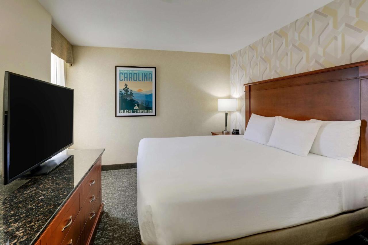 King Suite with Sofa Bed - Accessible, Tub at Drury Inn & Suites Charlotte University Place