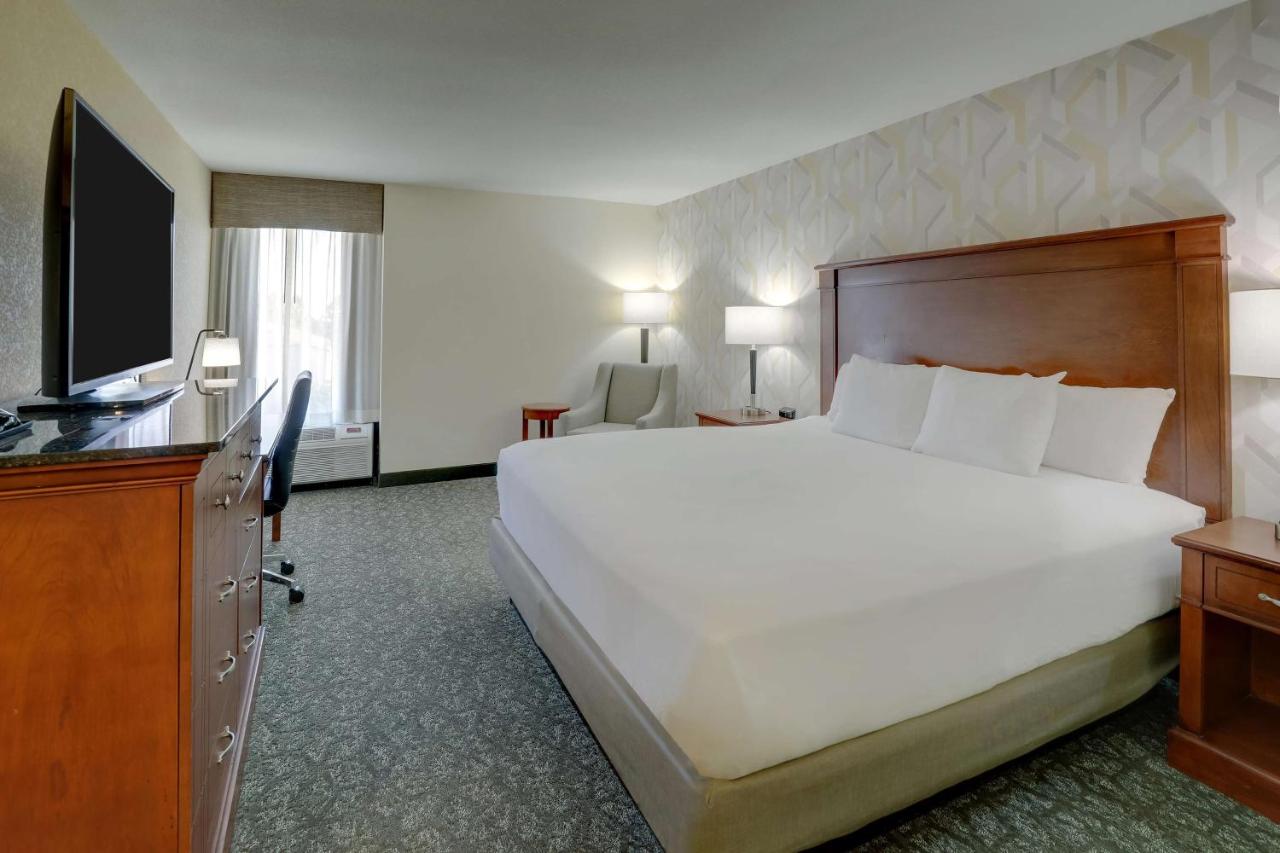 Deluxe King Room – High Floor at Drury Inn & Suites Charlotte University Place