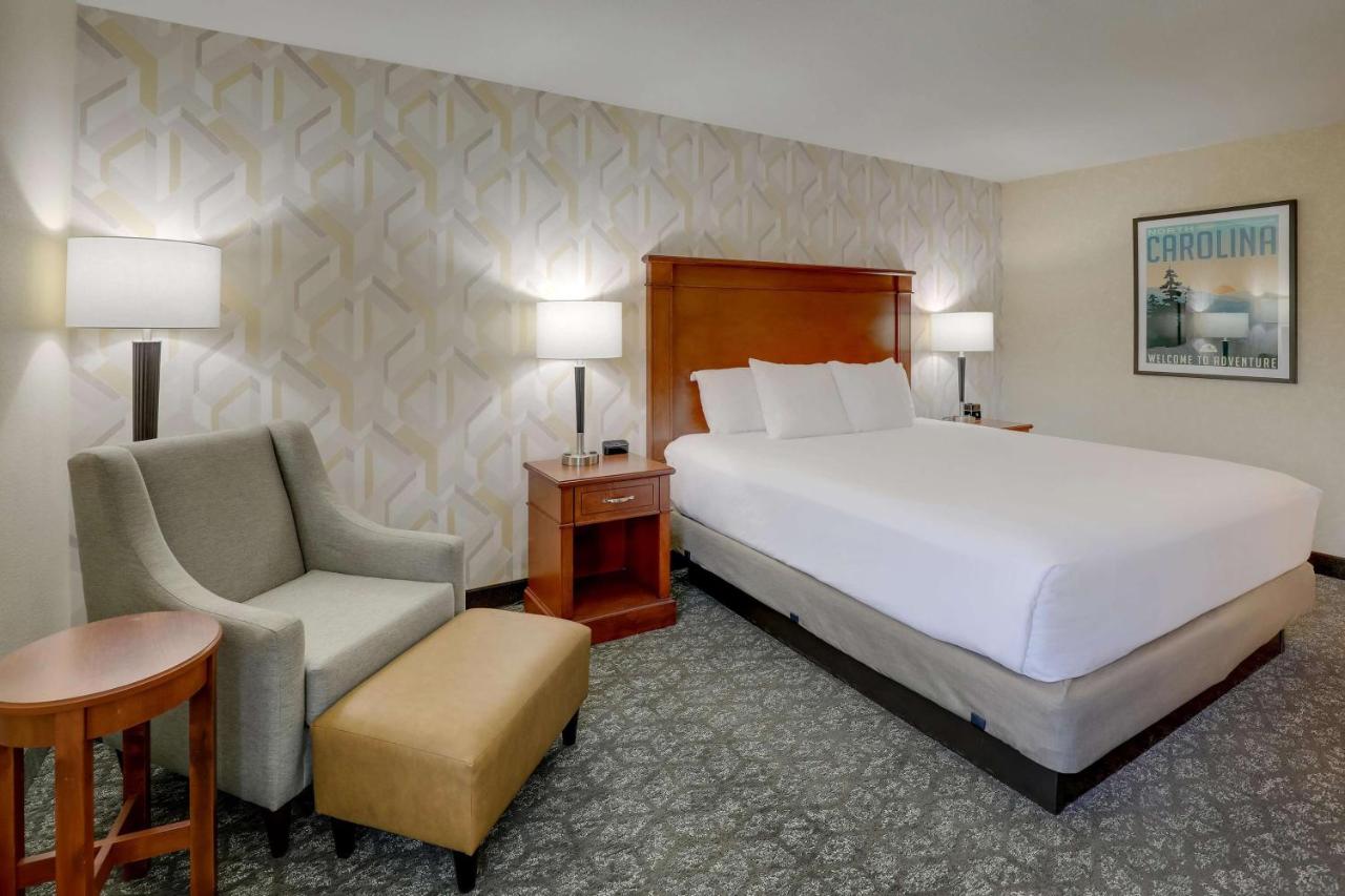 Deluxe King Room – High Floor at Drury Inn & Suites Charlotte University Place