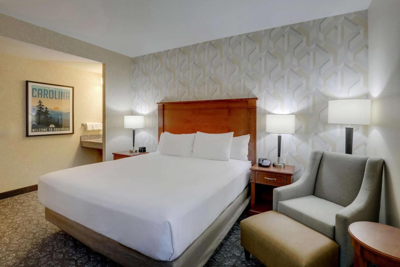 Deluxe King Room - Accessible, Roll-in Shower at Drury Inn & Suites Charlotte University Place