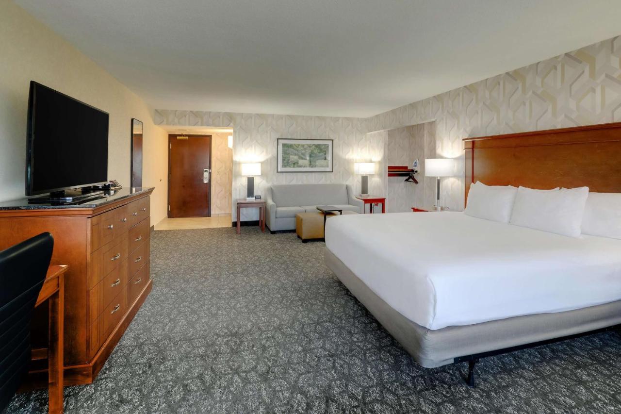 Deluxe King Room with Sofa Bed at Drury Inn & Suites Charlotte University Place