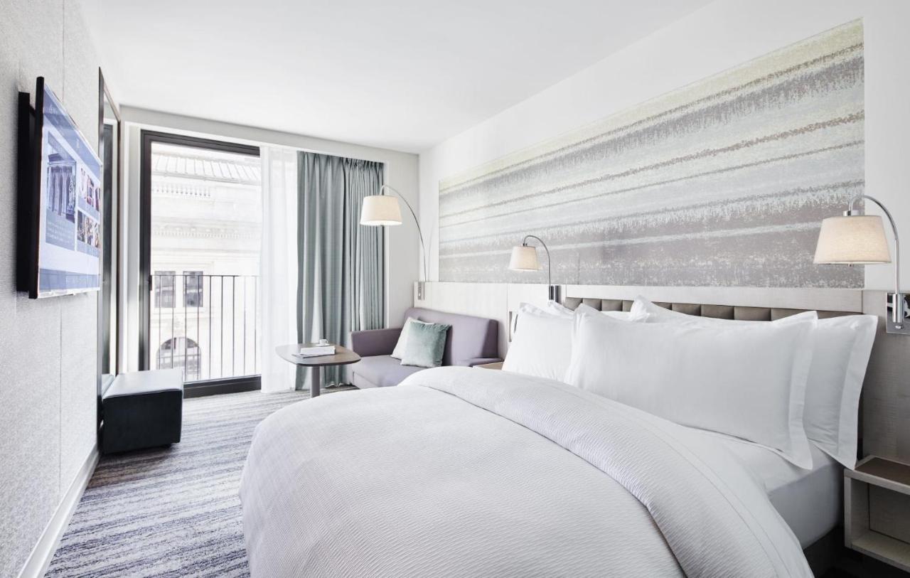 Deluxe High Floor at Park Terrace Hotel