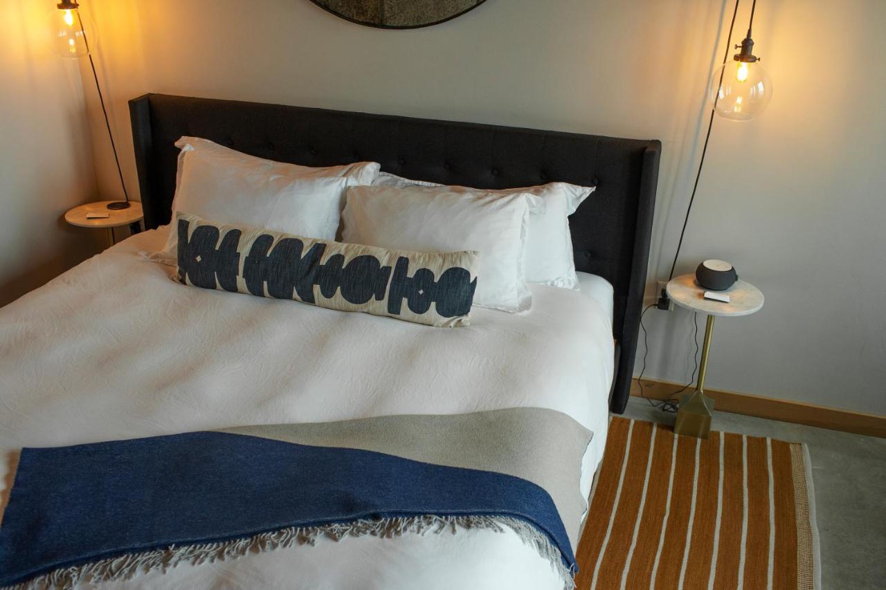| Bowline Hotel