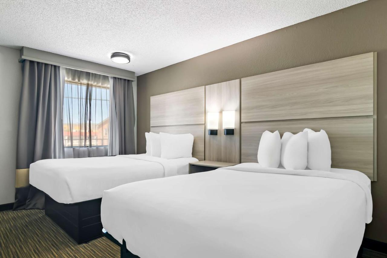 Suite with Two Double Beds and Sofa Bed at Best Western The Oasis at Joplin