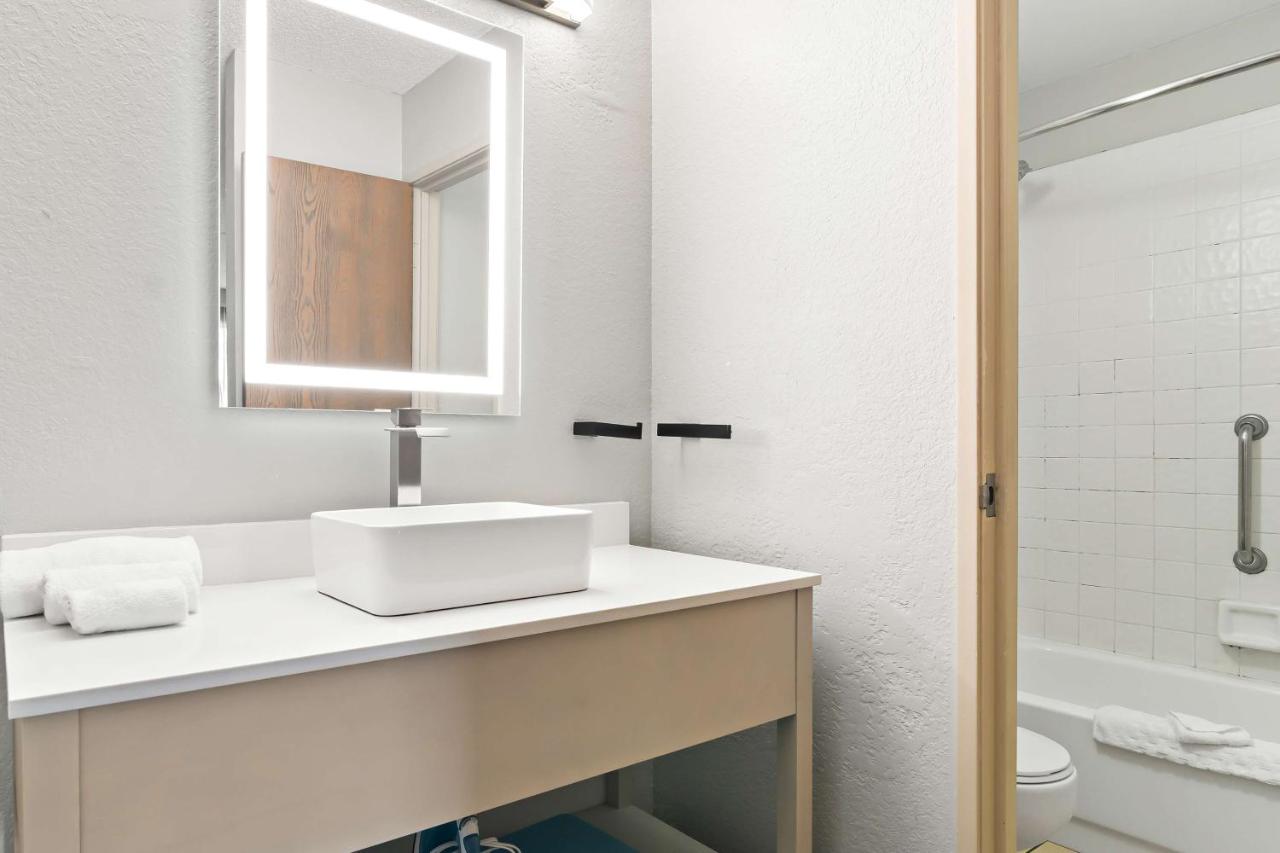 Double Room with Two Double Beds - Non-Smoking at Best Western The Oasis at Joplin